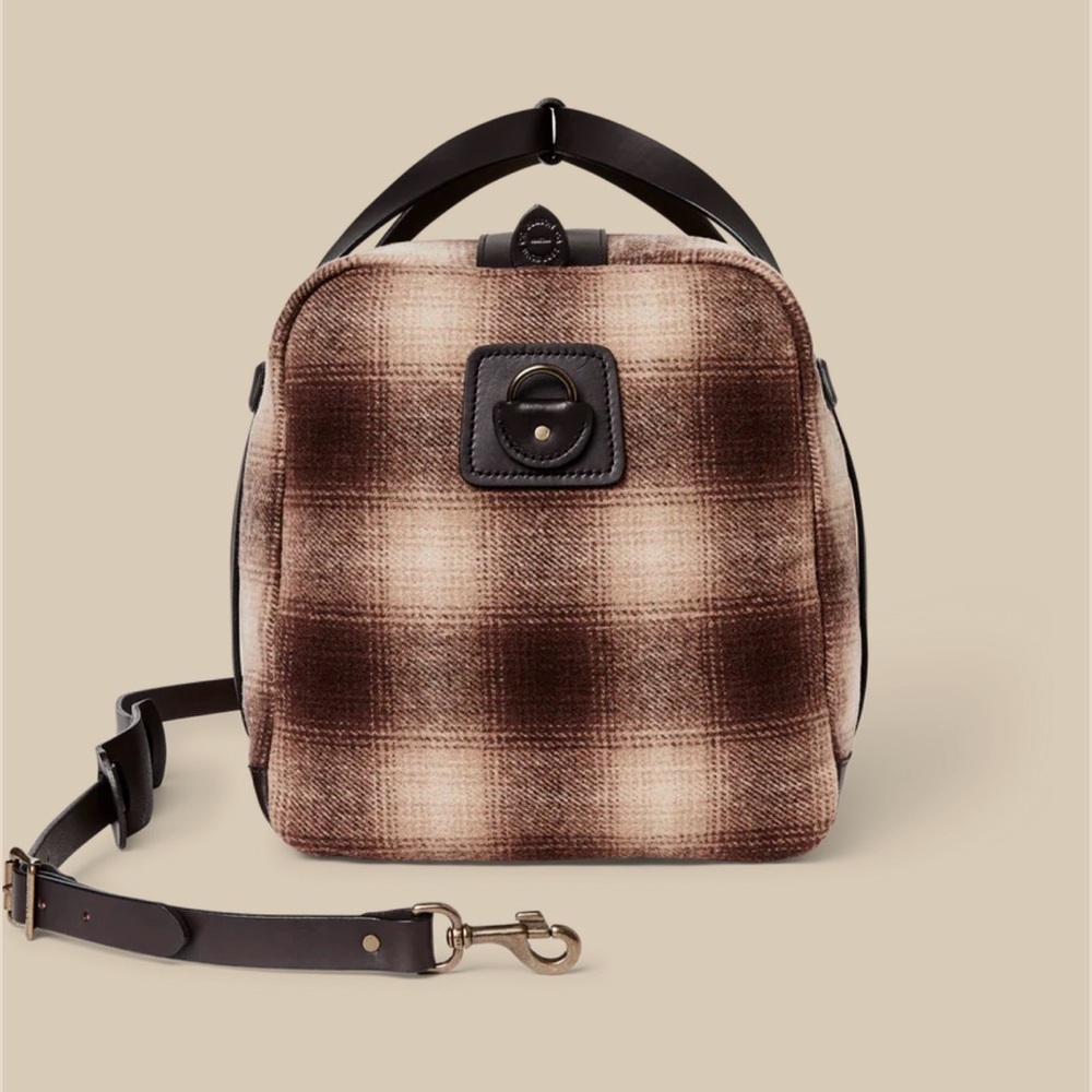 Filson Mackinaw Wool Duffle Medium/ Made in USA - Picture 2 of 9